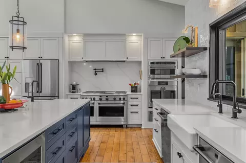 Kitchen - 61727 Tam Mcarthur Loop, Bend, OR 97702 photo 5 of 10