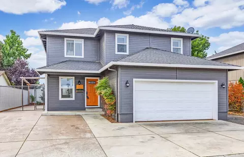 450 Freeman Rd, Central Point, OR 97502