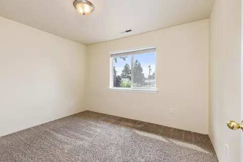 Bedroom - 450 Freeman Rd, Central Point, OR 97502 photo 3 of 6