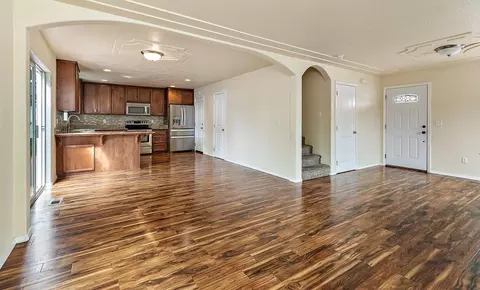 Living - 450 Freeman Rd, Central Point, OR 97502 photo 1 of 2