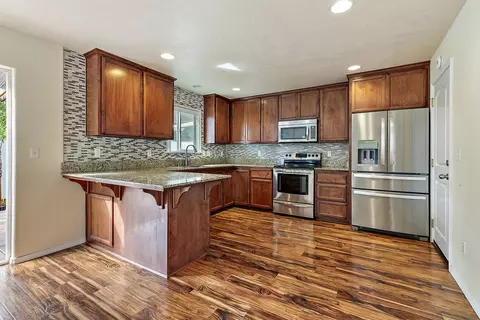 Kitchen - 450 Freeman Rd, Central Point, OR 97502 photo 1 of 2