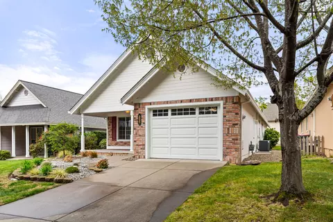 3535 S Village Dr, Medford, OR 97504