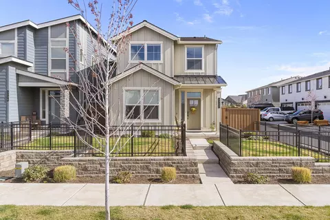 3722 NE Petrosa Ave, Bend, OR 97701