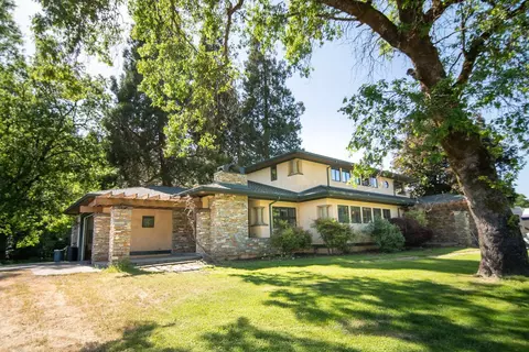 2440 Hugo Rd, Merlin, OR 97532