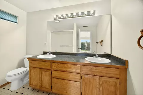 Bath - 426 Westminster Dr, Eagle Point, OR 97524 photo 1 of 3