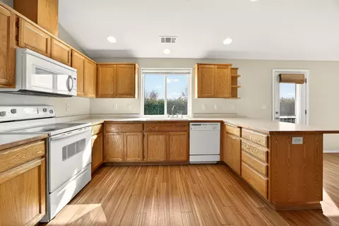 Kitchen - 426 Westminster Dr, Eagle Point, OR 97524 photo 2 of 2