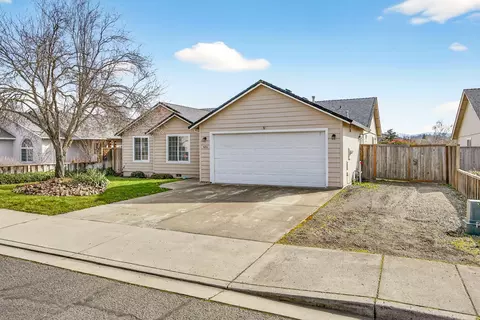 Exterior - 426 Westminster Dr, Eagle Point, OR 97524 photo 1 of 7