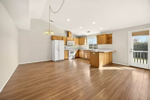 Living - 426 Westminster Dr, Eagle Point, OR 97524 photo 1 of 6