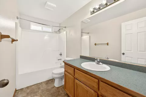 Bath - 426 Westminster Dr, Eagle Point, OR 97524 photo 3 of 3