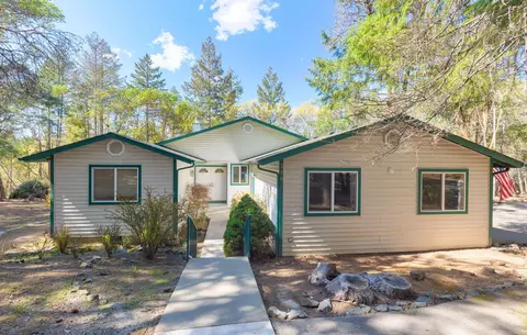 260 Highwood Ln, Grants Pass, OR 97527