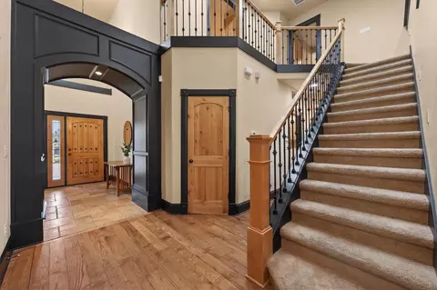 Entry Way - 60885 Oasis Pl, Bend, OR 97702 photo 2 of 2