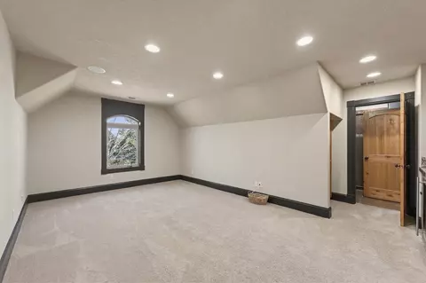 Bedroom - 60885 Oasis Pl, Bend, OR 97702 photo 3 of 6