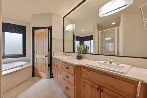 Bath - 60885 Oasis Pl, Bend, OR 97702 photo 1 of 1