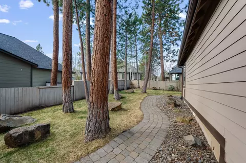 Exterior - 60885 Oasis Pl, Bend, OR 97702 photo 4 of 5