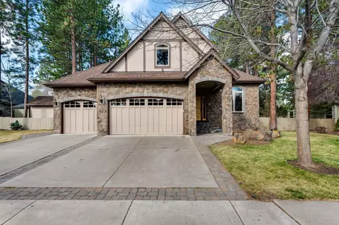 60885 Oasis Pl, Bend, OR 97702