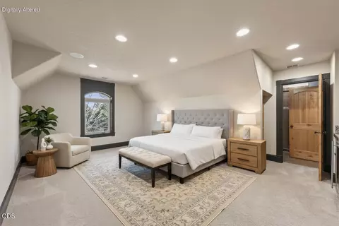 Bedroom - 60885 Oasis Pl, Bend, OR 97702 photo 2 of 6