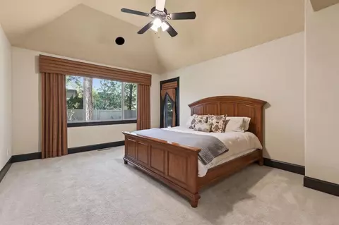 Bedroom - 60885 Oasis Pl, Bend, OR 97702 photo 1 of 6