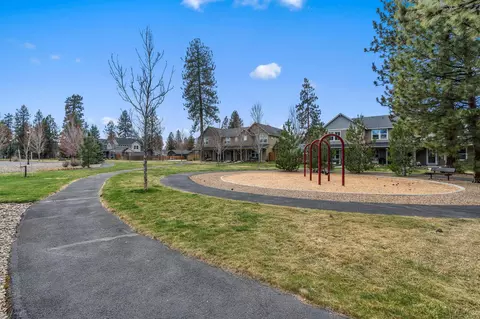 Exterior - 858 N Trinity Way, Sisters, OR 97759 photo 6 of 6