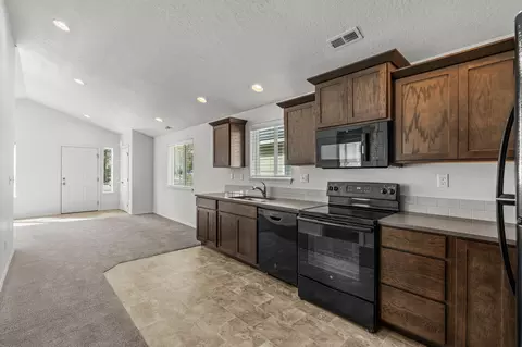 Entry Way - 858 N Trinity Way, Sisters, OR 97759 photo 2 of 4
