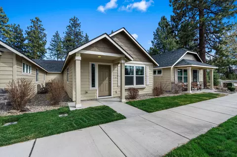 Exterior - 858 N Trinity Way, Sisters, OR 97759 photo 2 of 6