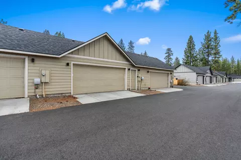 Exterior - 858 N Trinity Way, Sisters, OR 97759 photo 3 of 6