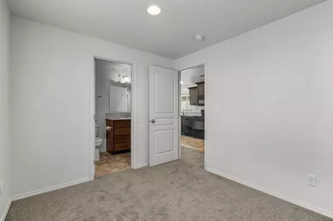 Bedroom - 858 N Trinity Way, Sisters, OR 97759 photo 2 of 3