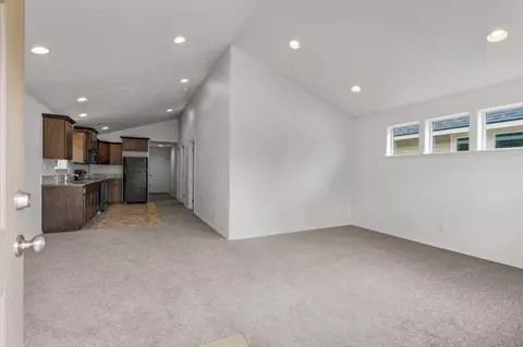 Living - 858 N Trinity Way, Sisters, OR 97759 photo 1 of 4