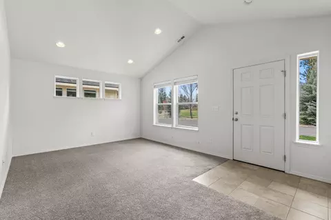 Living - 858 N Trinity Way, Sisters, OR 97759 photo 2 of 4
