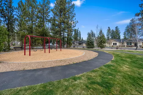 Exterior - 858 N Trinity Way, Sisters, OR 97759 photo 5 of 6