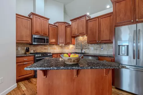 Kitchen - 584 Barton Rd, Eagle Point, OR 97524 photo 2 of 2