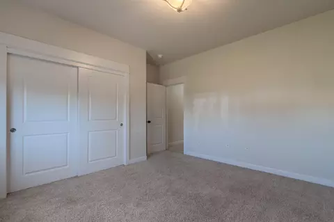 Bedroom - 584 Barton Rd, Eagle Point, OR 97524 photo 3 of 5