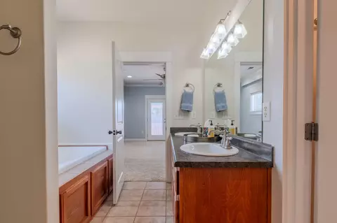 Bath - 584 Barton Rd, Eagle Point, OR 97524 photo 1 of 2