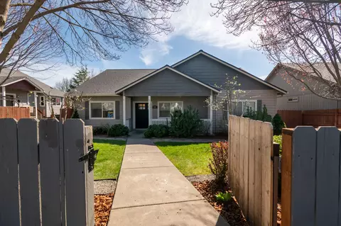584 Barton Rd, Eagle Point, OR 97524