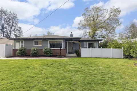 727 NE Memorial Dr, Grants Pass, OR 97526