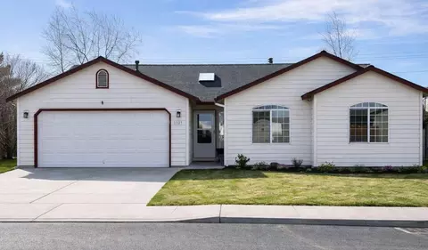 1737 NE 7th St, Redmond, OR 97756