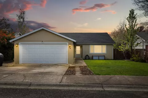 74 Eagle View Dr, Eagle Point, OR 97524