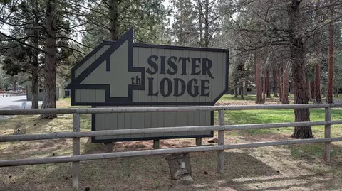 813 E Desperado Trl UNIT 102, Sisters, OR 97759