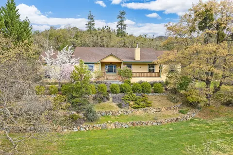240 Mina Ln, Grants Pass, OR 97526