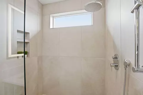 Bath - 207 SW Log Ct, Bend, OR 97702 photo 5 of 5