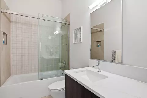 Bath - 207 SW Log Ct, Bend, OR 97702 photo 1 of 5