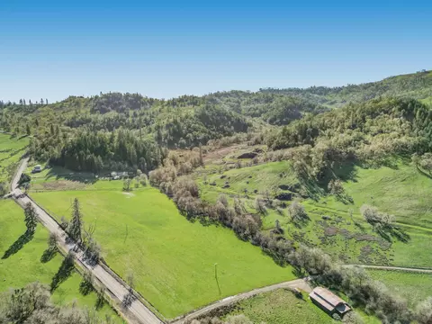 2268 Sunshine Rd, Roseburg, OR 97470