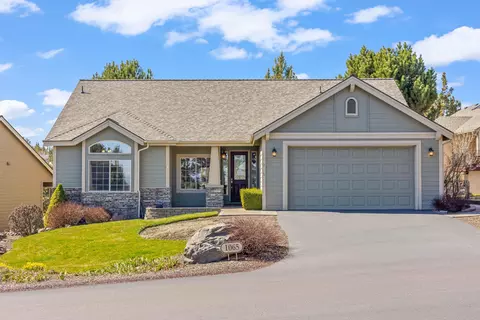 1065 Victoria Falls Dr, Redmond, OR 97756