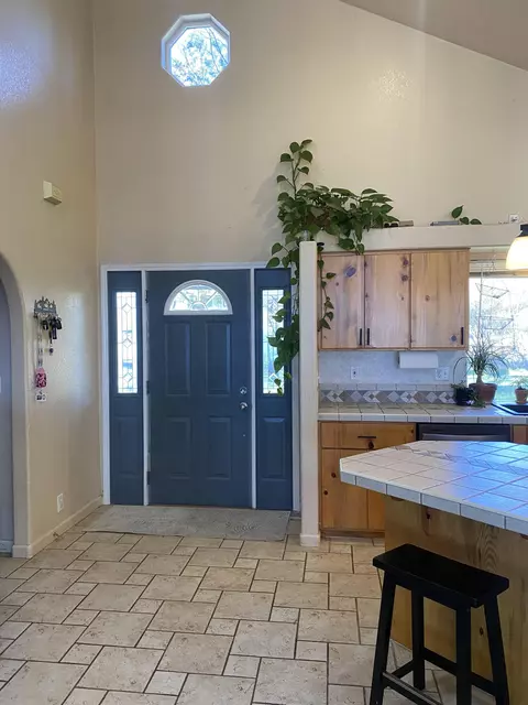 Entry Way - 34626 Wrightwood Pl, Chiloquin, OR 97624 photo 1 of 3