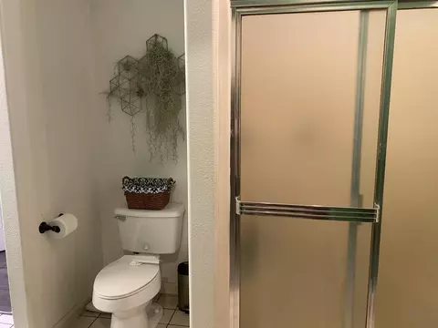 Bath - 34626 Wrightwood Pl, Chiloquin, OR 97624 photo 1 of 5