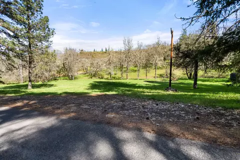 1237 Daisy Creek Rd, Jacksonville, OR 97530