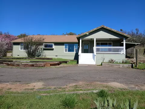 1360 W Linn Rd, Eagle Point, OR 97524