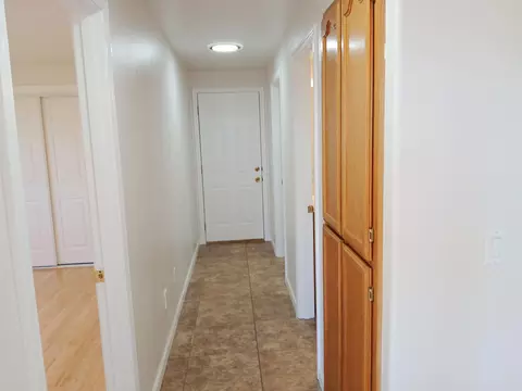 Entry Way - 1360 W Linn Rd, Eagle Point, OR 97524 photo 1 of 1