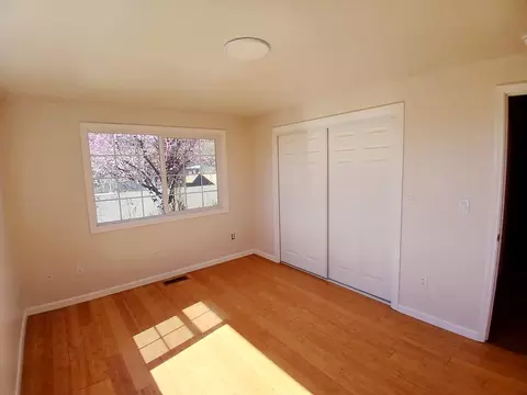 Bedroom - 1360 W Linn Rd, Eagle Point, OR 97524 photo 2 of 4