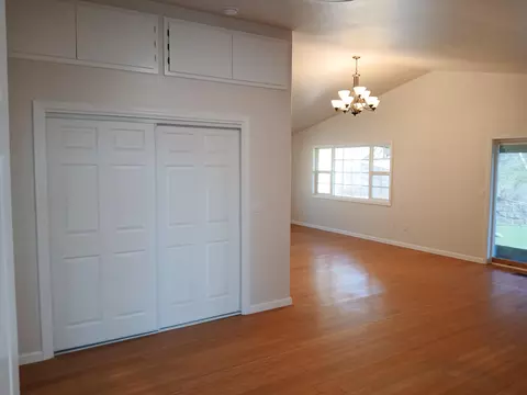 Living - 1360 W Linn Rd, Eagle Point, OR 97524 photo 3 of 5