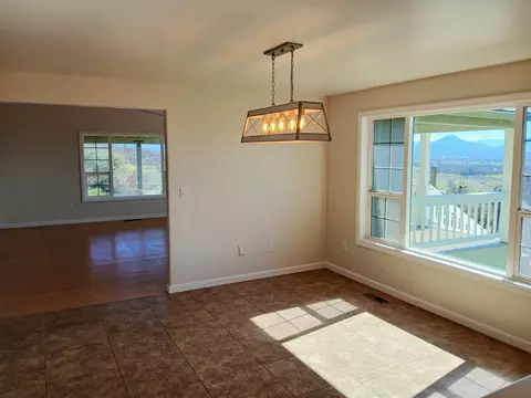 Dining - 1360 W Linn Rd, Eagle Point, OR 97524 photo 1 of 1